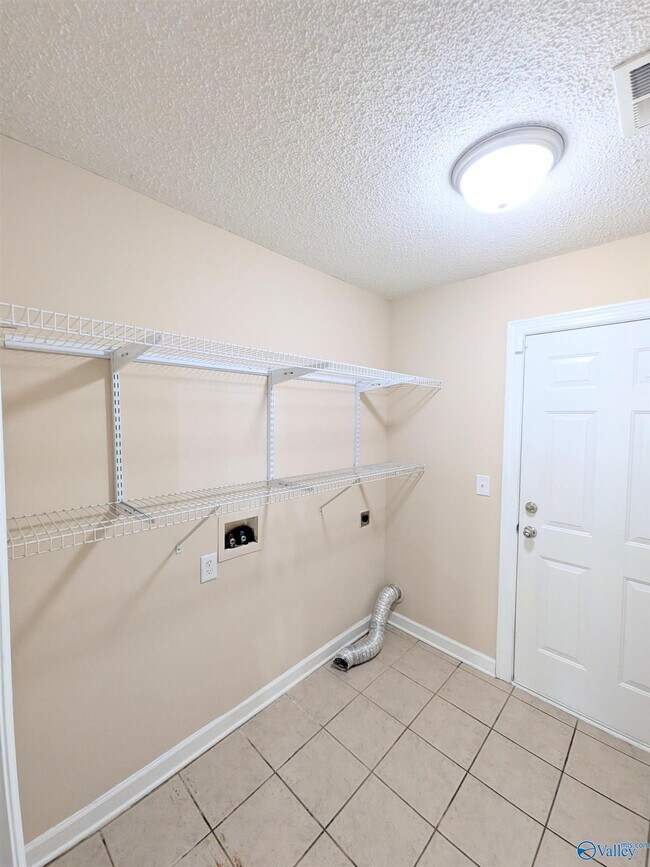 Building Photo - 102 Kilburn Cir