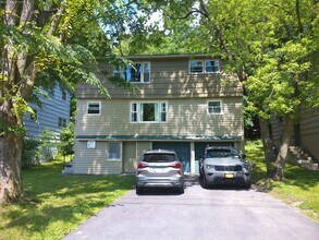 Building Photo - 3 Bedroom with New Kitchen, Bathroom and H...