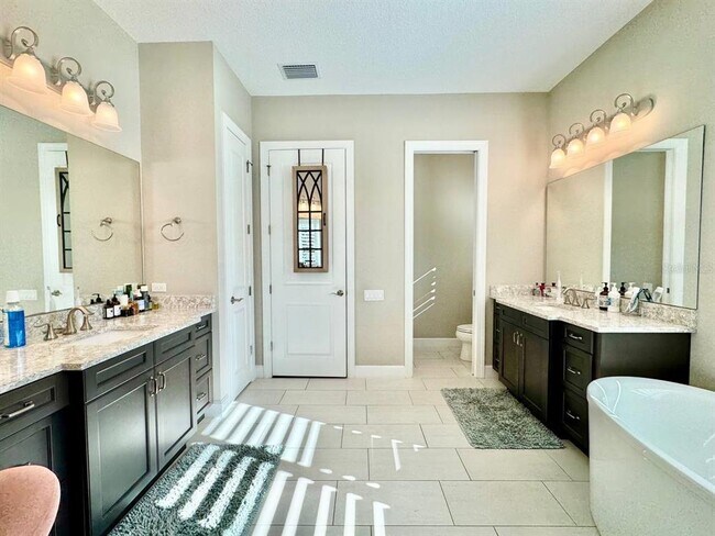 Building Photo - 10605 Sabella Dr