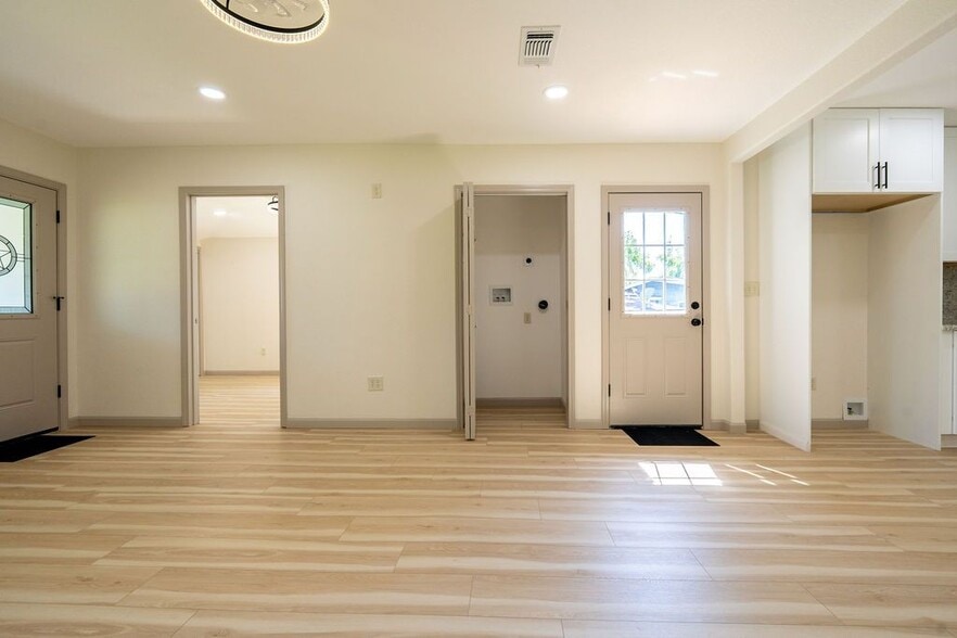 Building Photo - 58 Hybiscus Ct