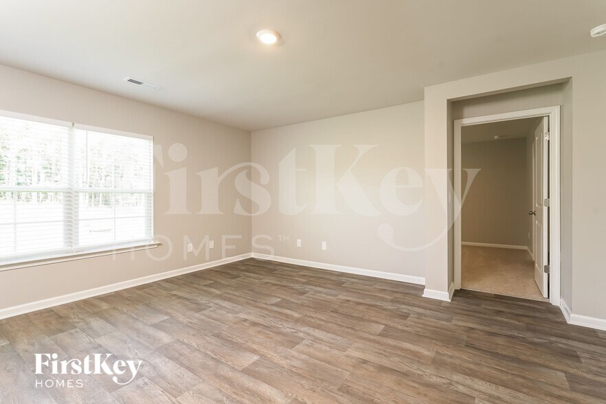 Building Photo - 261 Lantanna Ave