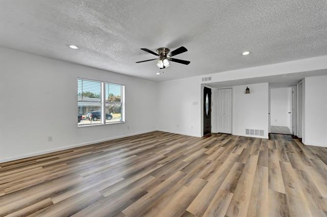 Building Photo - 2713 Charter Oak Dr