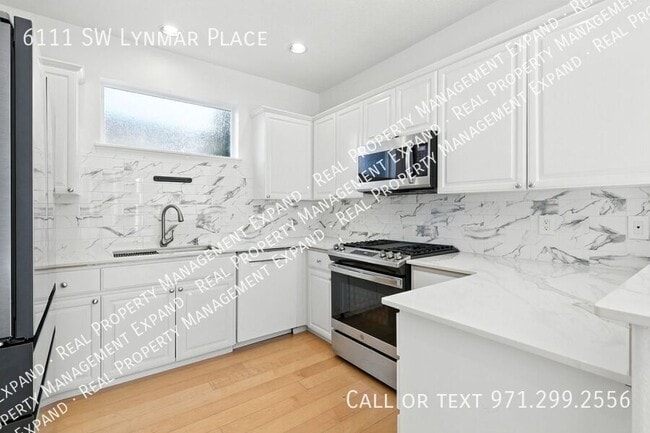 Building Photo - 6111 SW Lynmar Pl