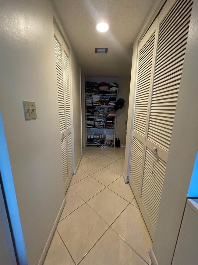 Building Photo - 16141 Blatt Blvd