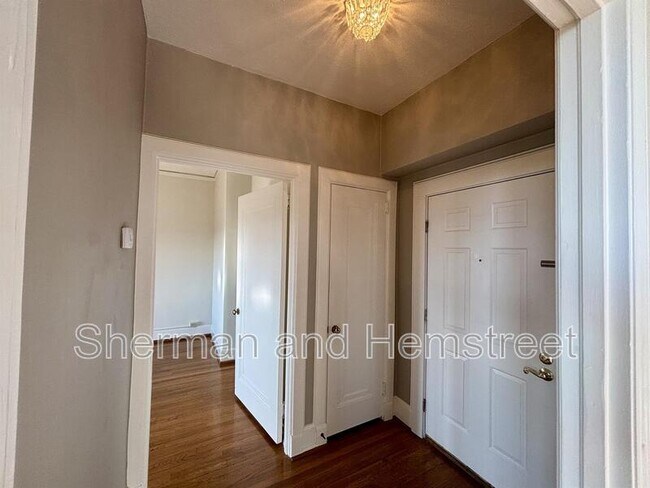 Building Photo - 2068 Walton Wy