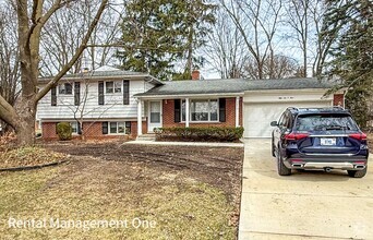 Building Photo - Spacious Newly Updated Home