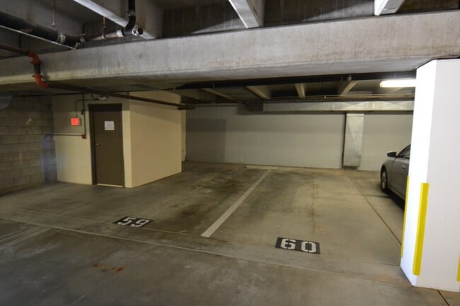 Building Photo - Spacious Bankers Hill 2/2 Condo! Walk to Balboa/Little Italy! 2 Parking Spots!