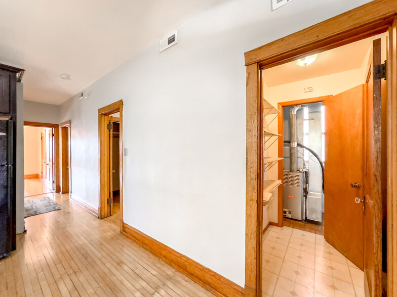 Building Photo - 4322 W Kamerling Ave