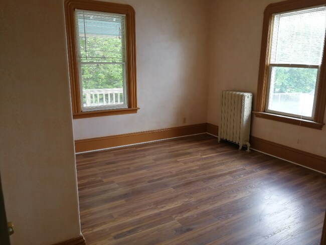 Building Photo - 34 Hume Ave