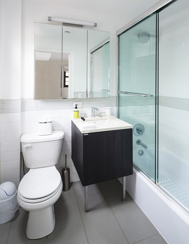 Building Photo - 411 E 50th St