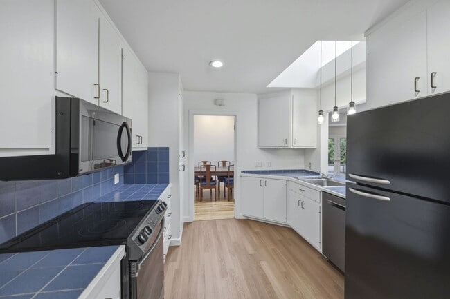 Building Photo - Upgraded 4 Bed, 2 Bath Home on Charming Tree Lined Street in Desirable Crescent Park
