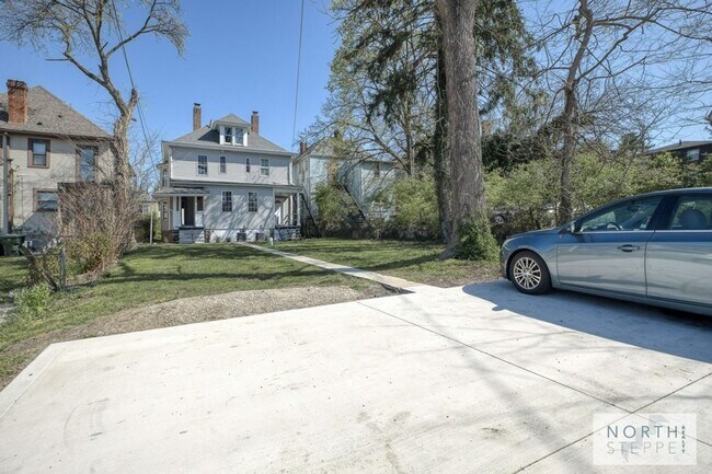 Building Photo - E Norwich  Ave 135-137 MLR