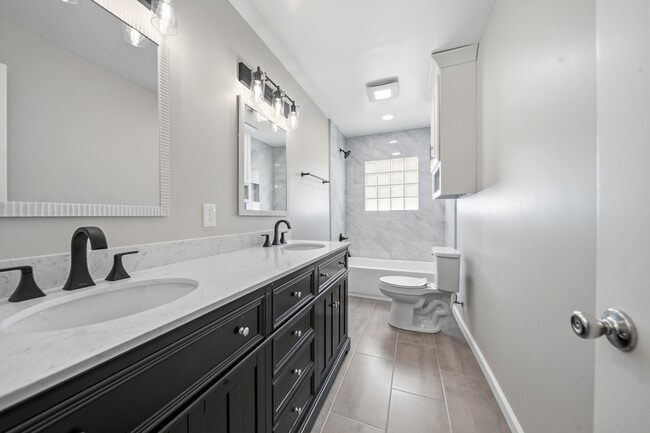 Building Photo - 8936 E 33rd Pl