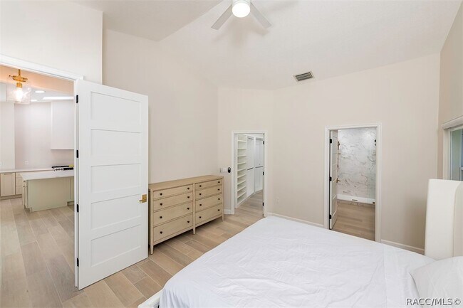 Building Photo - 1105 N Chance Way