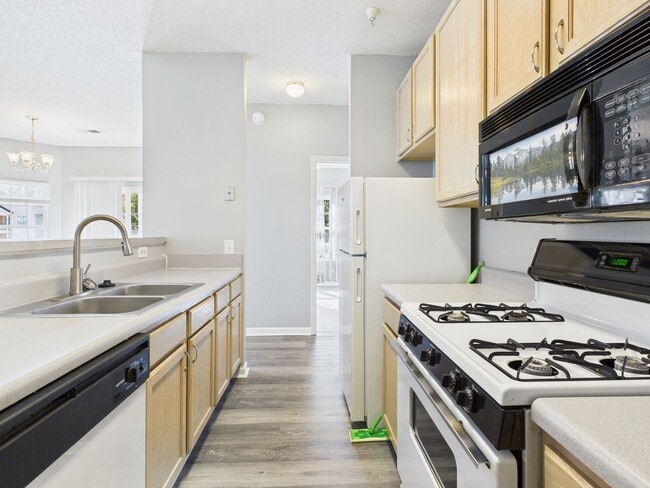 Building Photo - 801 Brassie Ln