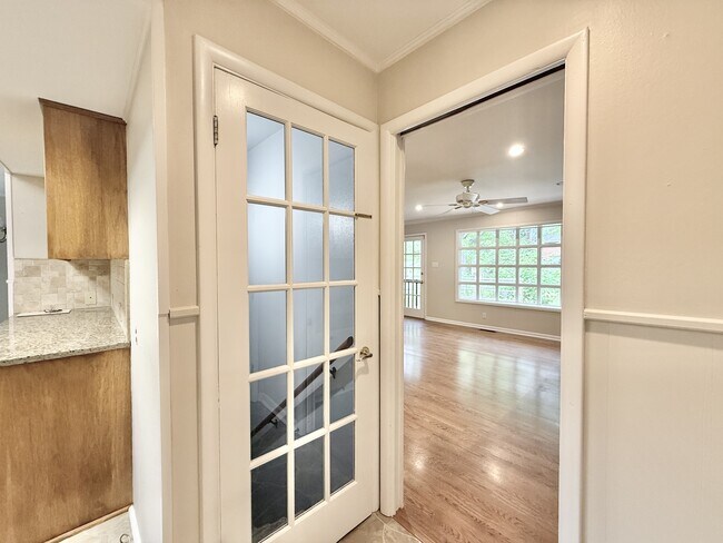 Building Photo - 102 Blueridge Pl