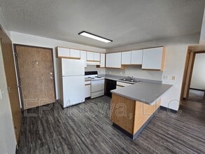 Building Photo - 60 Miller Ave SW