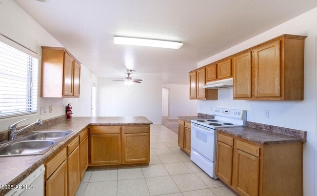 Building Photo - 37718 W Wedgewood Ave