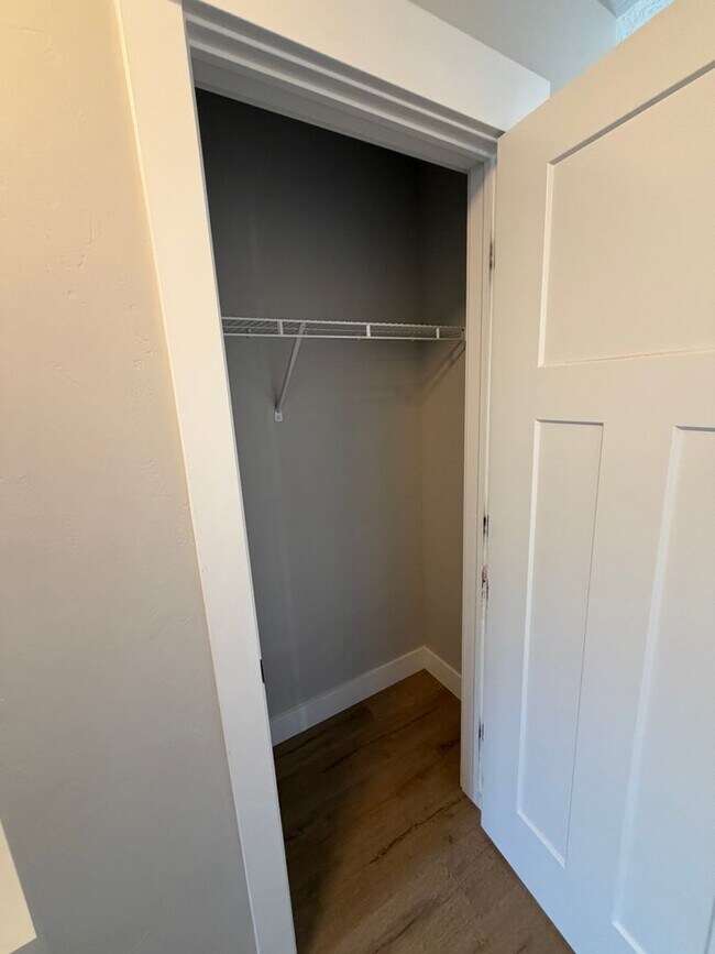 Building Photo - Spacious 6-Bedroom Home for Rent in Lehi