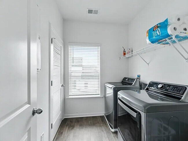 Building Photo - 691 Snow Owl Dr