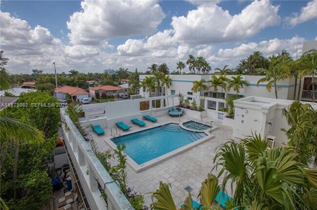 Building Photo - 9172 Collins Ave