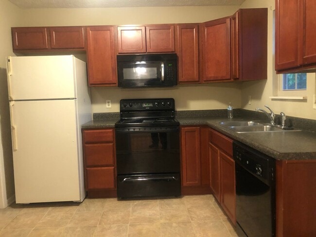 Building Photo - Charming 4-Bedroom Cape Cod Home in Knoxville