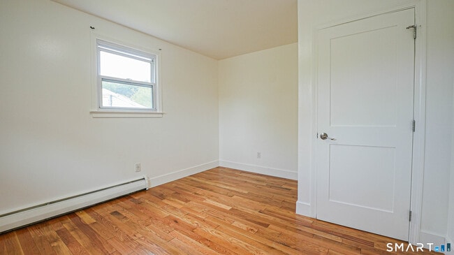 Building Photo - 870 Woodtick Rd