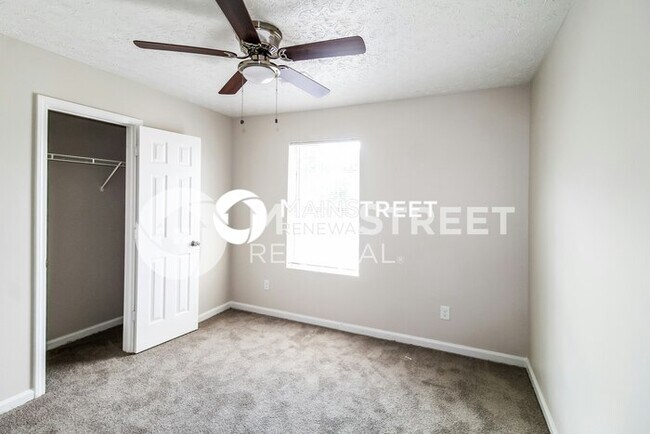 Building Photo - 4 Bedroom Pet-Friendly Home in Riverdale, ...