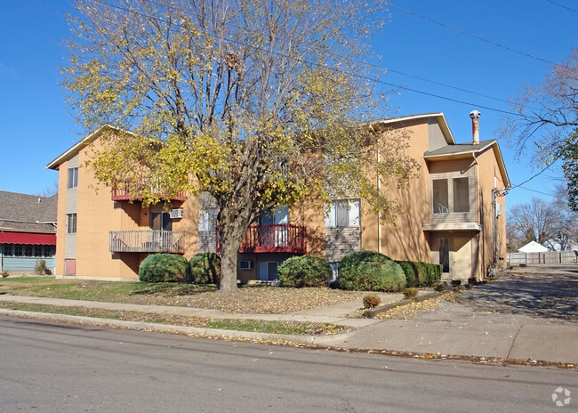 Building Photo - 1355 Ohmer Ave