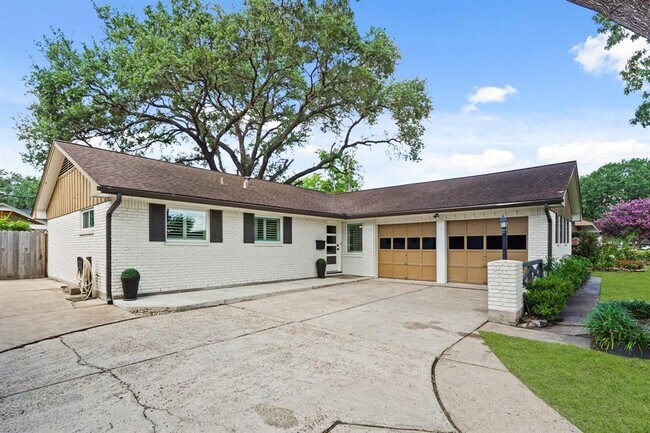Primary Photo - 5319 Saxon Dr