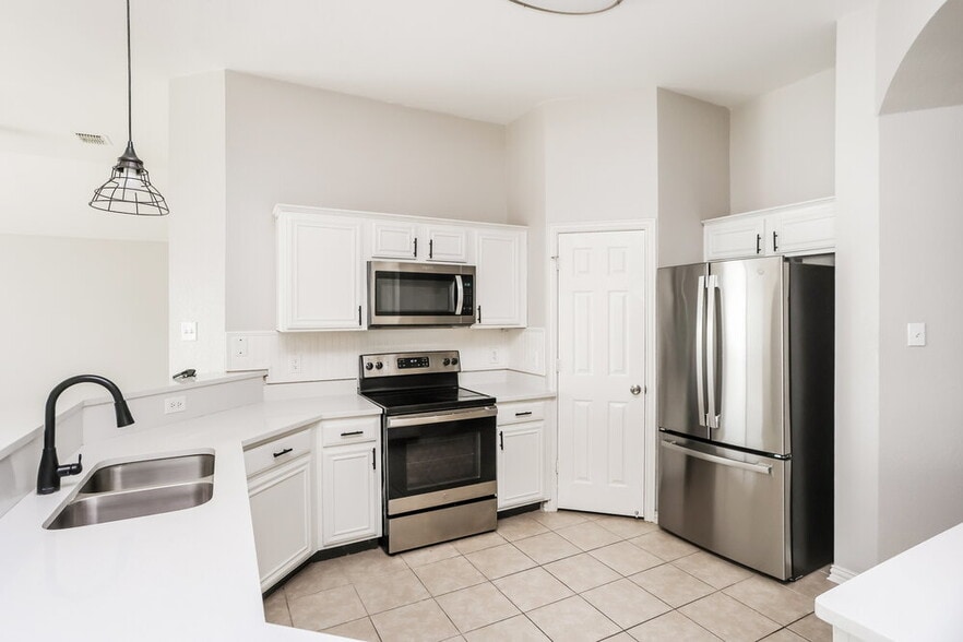 Building Photo - 205 S Chestnut St