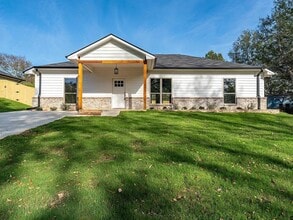 Building Photo - 215 Timberline Dr