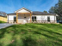 Building Photo - 215 Timberline Dr