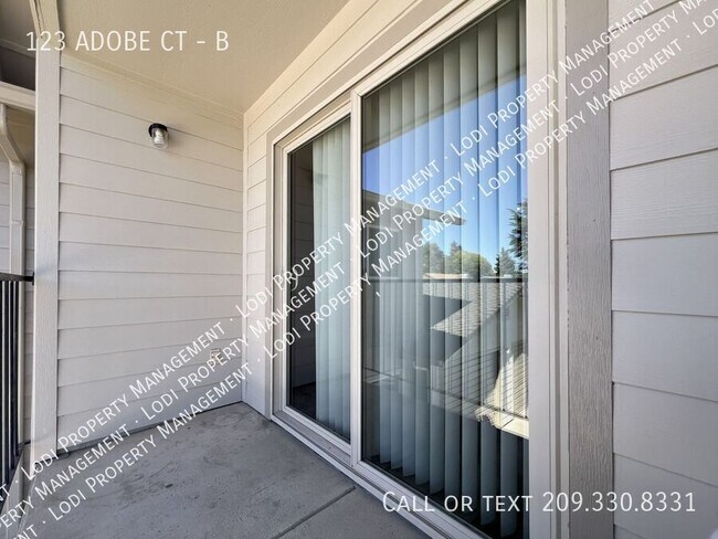 Building Photo - 123 Adobe Ct