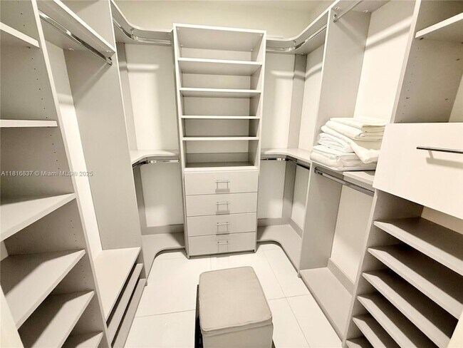 Building Photo - 851 NE 1st Ave