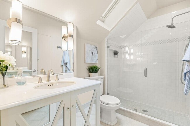 Building Photo - 49B Dana St