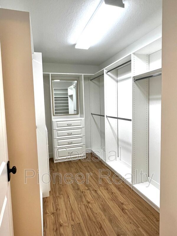 Building Photo - 1738 W Spruce St