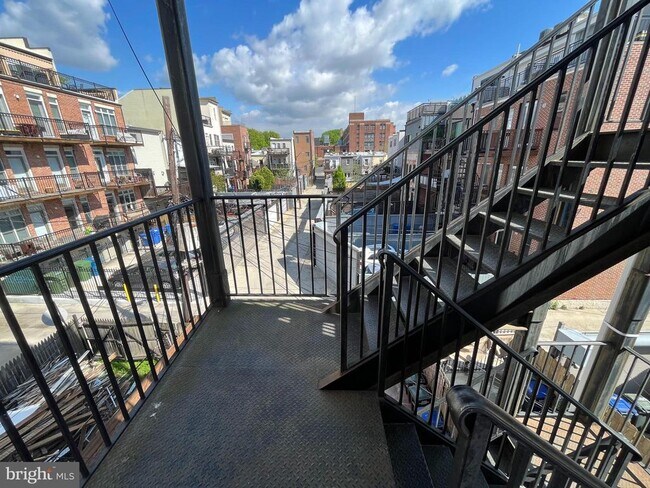 Building Photo - 1013 V St NW