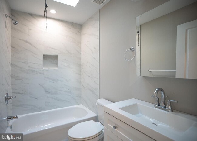 Building Photo - 2521 S Dewey St