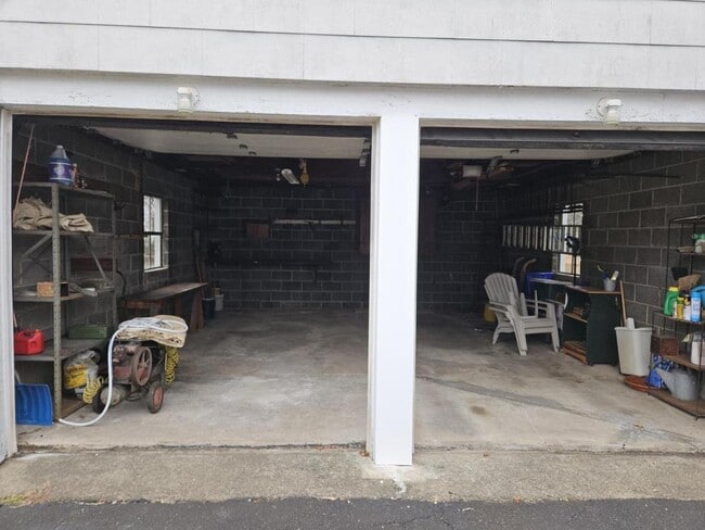 Building Photo - 2033 Terrace Dr