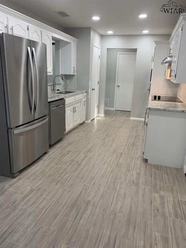 Building Photo - 5519 Briargrove Dr