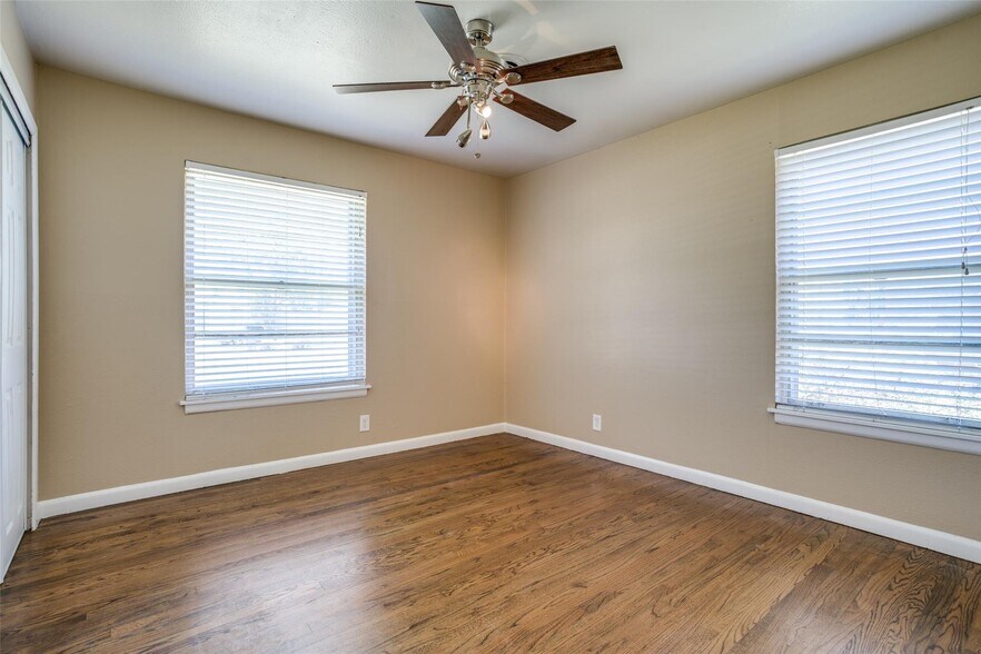 Building Photo - 3724 Almazan Dr