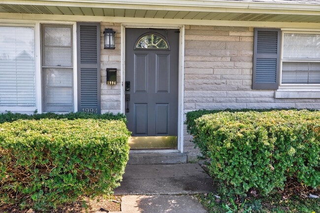 Building Photo - 1994 Brynell Dr