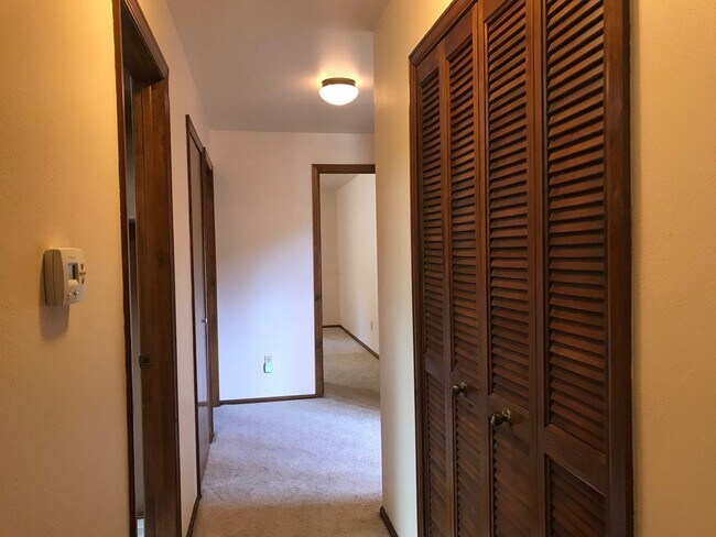 Building Photo - 5292 Cracker Barrel Cir