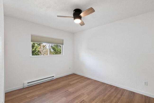 Building Photo - Students Welcome! Updated 2 Bedroom 1 Bath near Foothills Mall