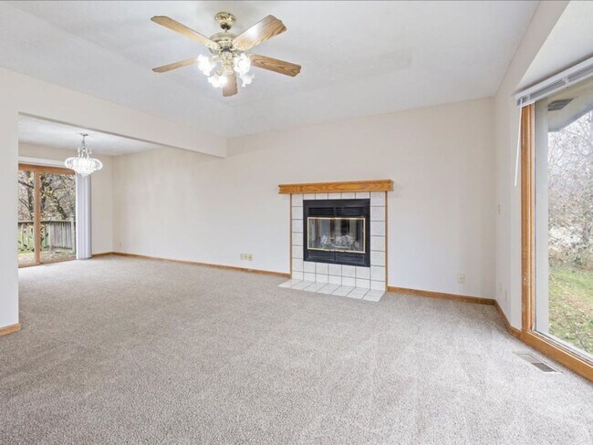 Building Photo - 3 bedroom , 2 bathroom House - Coming Soon