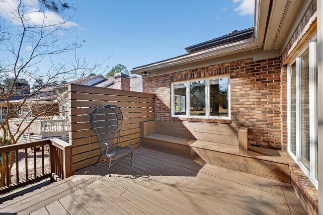 Building Photo - 205 Club Villa Dr W