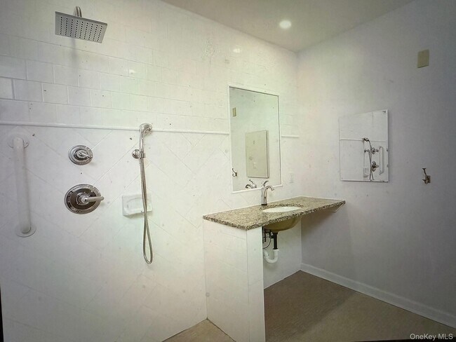 Building Photo - 110 Sutton Dr