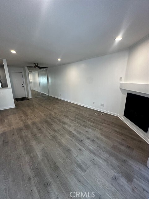 Building Photo - 5500 Owensmouth Ave