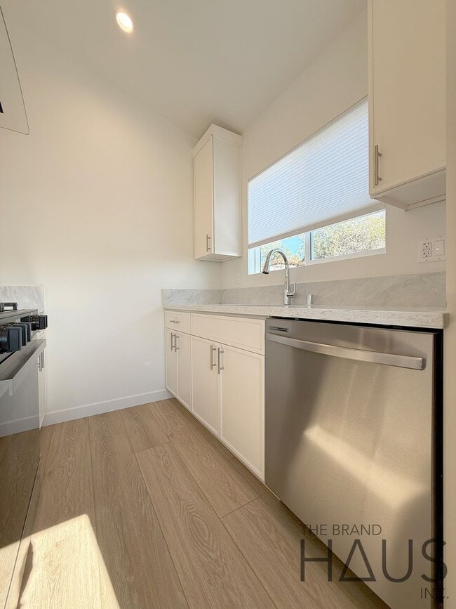 Building Photo - Brand-New 1-Bedroom, 1-Bathroom, 1-Compact Carport - Vaulted Ceilings in Belmont Heights